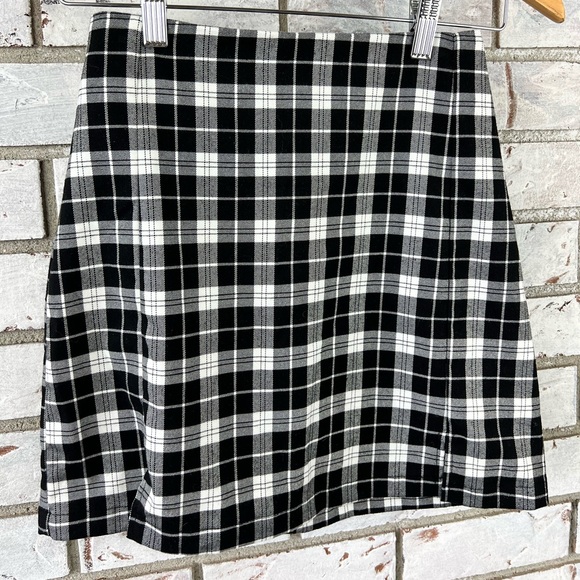 Brandy Melville | Black and White Plaid Mini Skirt - Picture 2 of 9